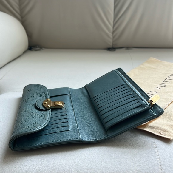 Authentic LV Mahina Amelia Wallet, EMERGENCY SALE. PRICE FIRM - Picture 9 of 17